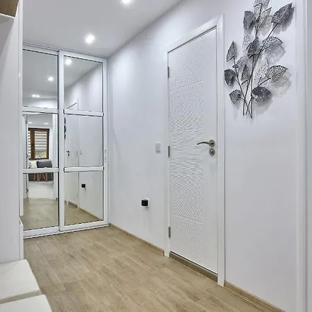 Weiss Estate By Estateautomata Apartament